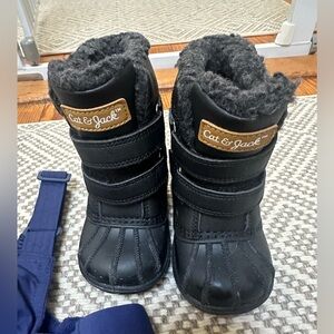 Cat & Jack Snowboots size 5 toddler